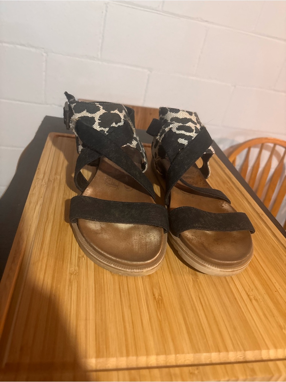 Very G Black and Cream Strappy Sandals